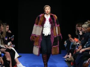 A model presents creations from the Osman collection during a catwalk show on the fourth day of the Autumn/Winter 2017 London Fashion Week in London on February 20, 2017. / AFP / Daniel LEAL-OLIVAS (Photo credit should read DANIEL LEAL-OLIVAS/AFP/Getty Images)