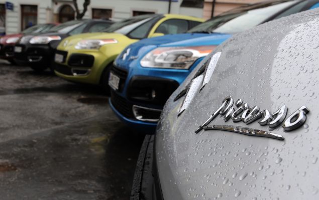 The Citroen logo is seen on the new Citr